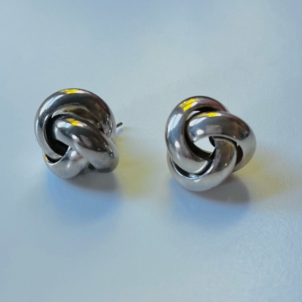 CLASSIC Silver Knot stud Earrings